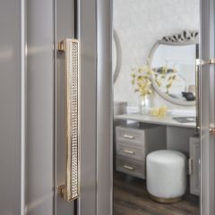 Шкаф 3-х ств с зеркалом Мокко (серый камень) в Кировграде - kirovgrad.mebel24.online | фото 2